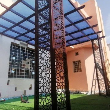 أشكال برجولات حديد: إبداع وأناقة في عالم الهندسة المعمارية بجدة.